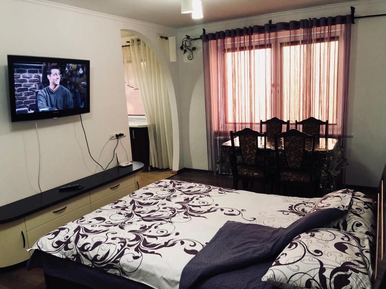 Apartment Rovno รีฟเน ภายนอก รูปภาพ